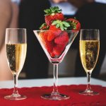 Рецепты коктейлей с шампанским и клубникой
